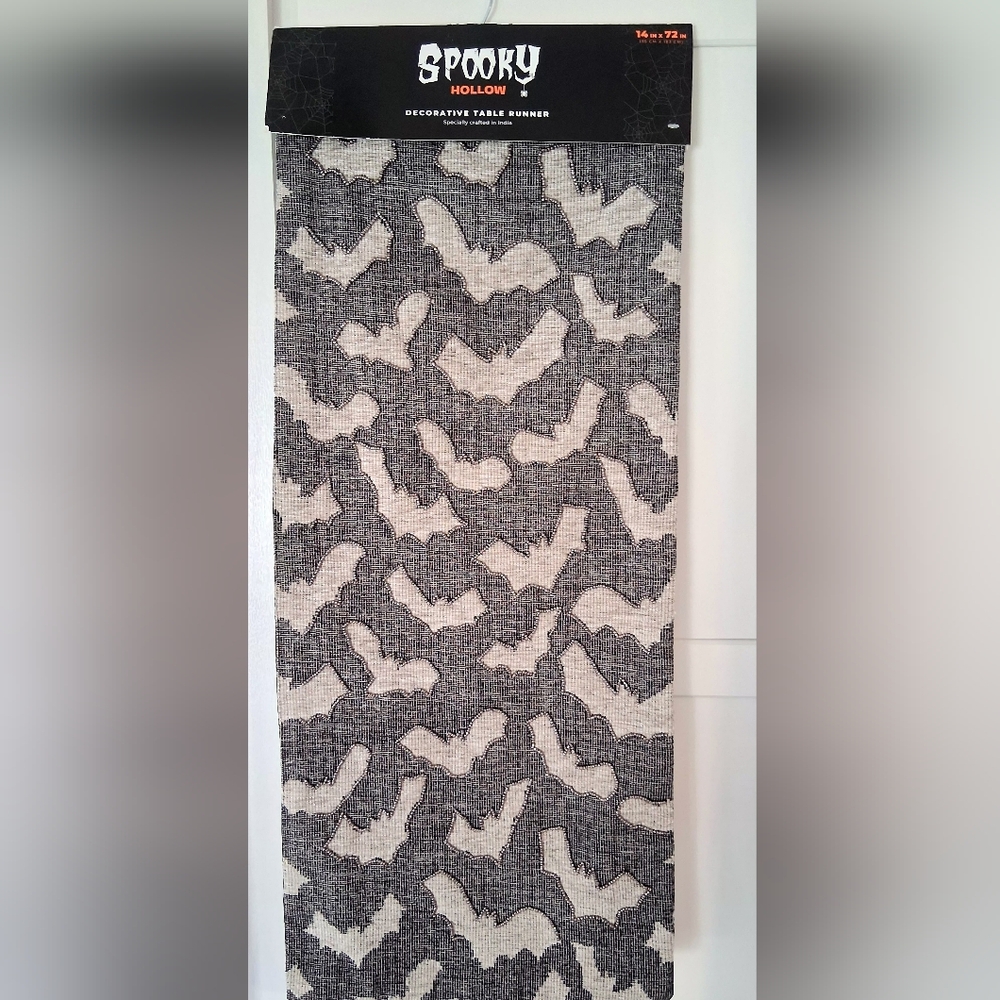 TABLE RUNNER 14"x72" Large SPOOKY Hollow Raised BEADED Bats BRAND-NEW w/tags - Picture 2 of 9